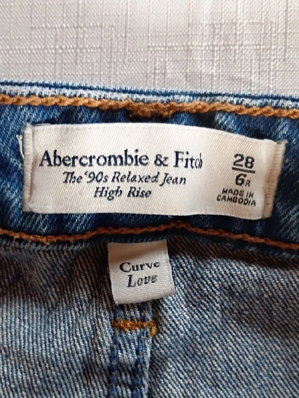 Abercrombie & Fitch The 90's Relaxed High Rise Straight Size 28 Blue Denim Jeans